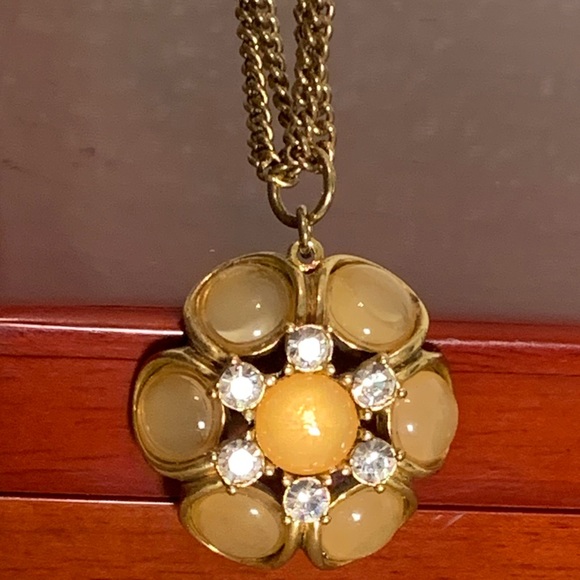 Vintage Talbots Long Gold Tone Necklace w/a Cabochon & Rhinestone Flower Pendant - Picture 2 of 9